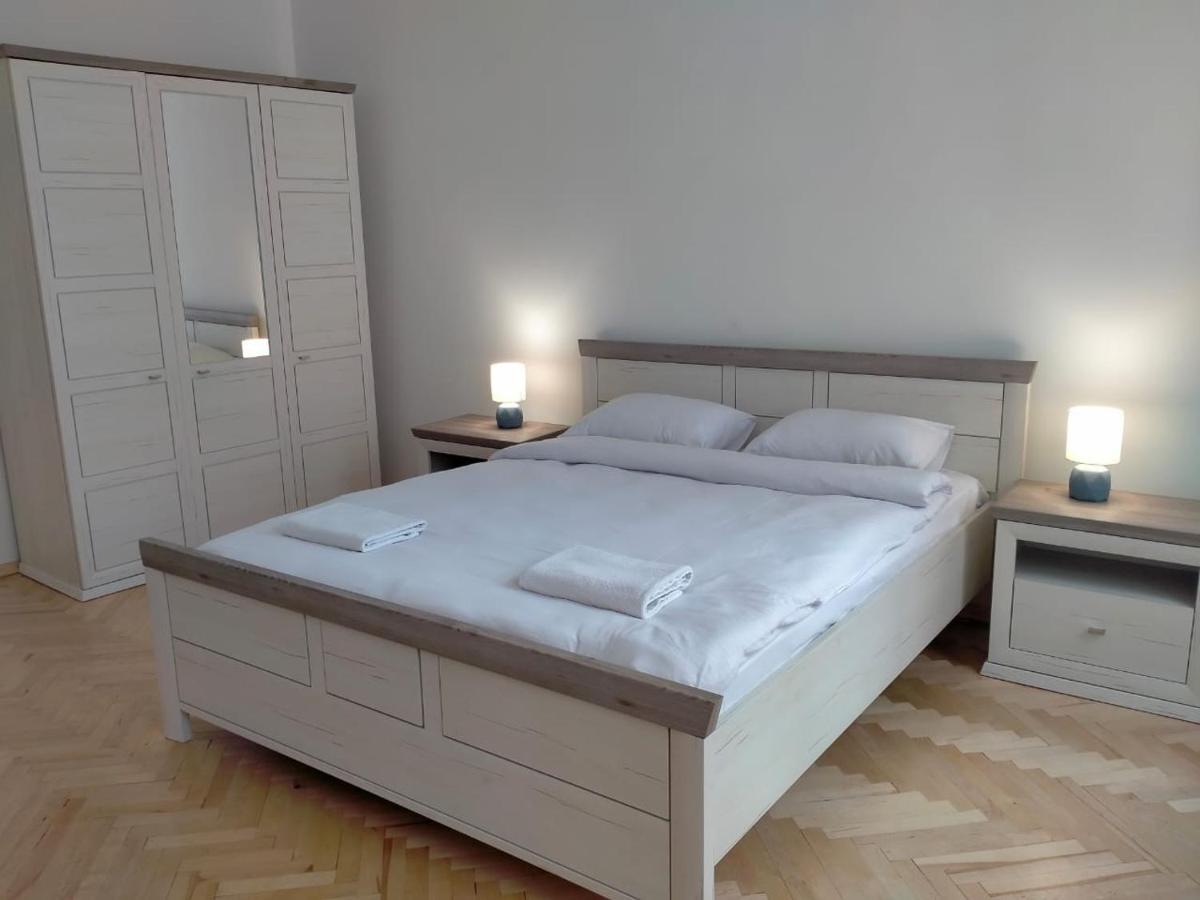 Avangard Kryva Lypa 3 Apart Lviv Ngoại thất bức ảnh