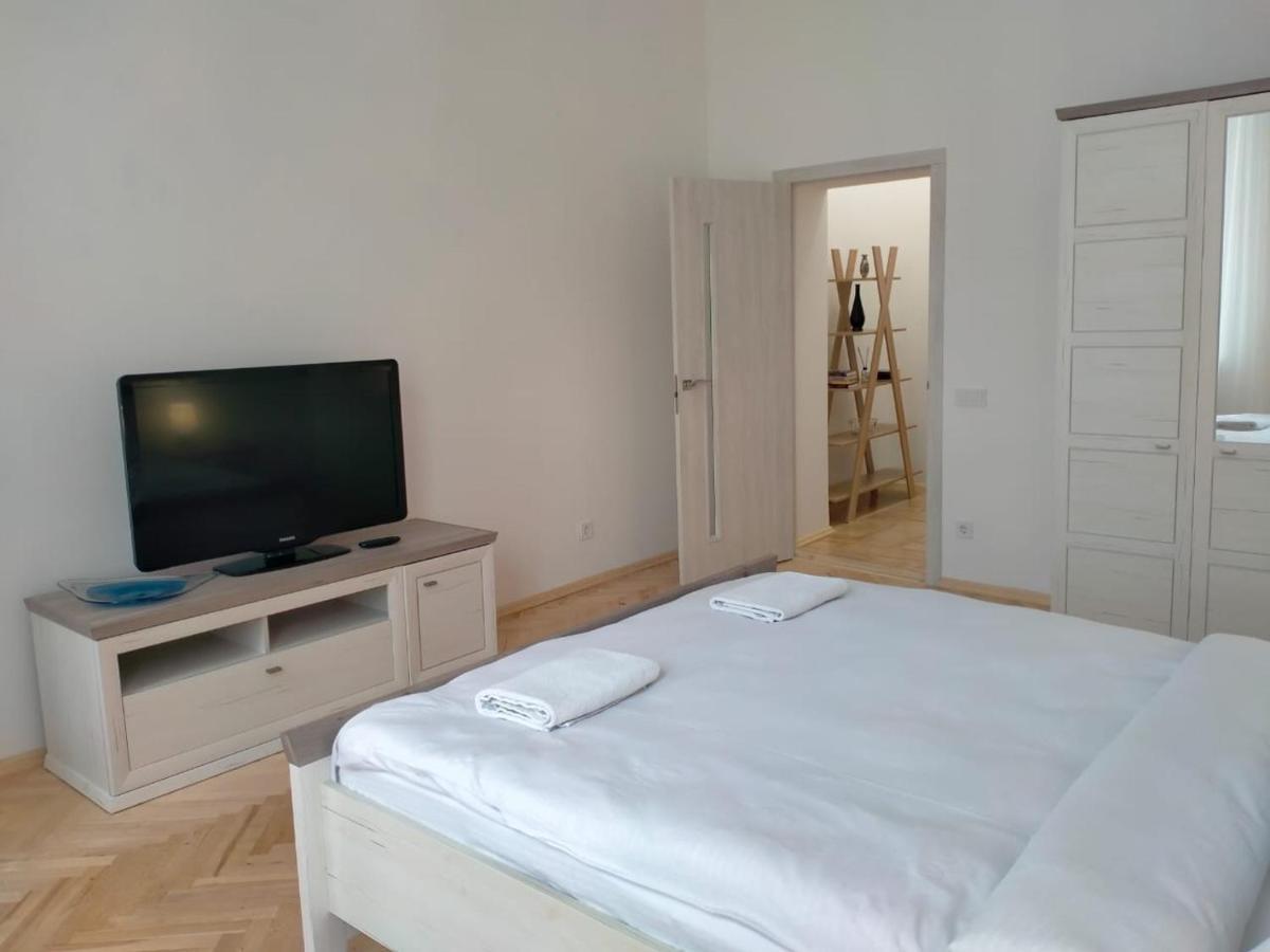 Avangard Kryva Lypa 3 Apart Lviv Ngoại thất bức ảnh